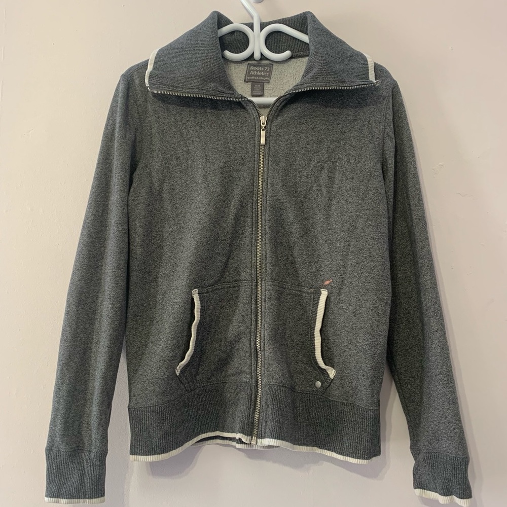 Roots Grey Sweater Size Medium